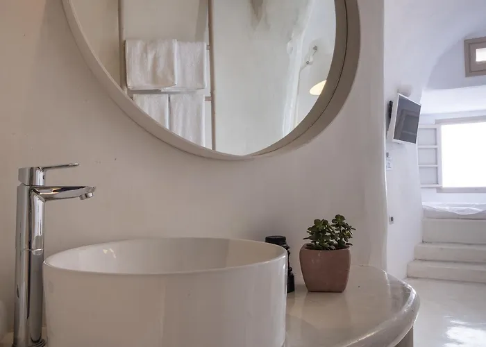 The Globe * Fira (Santorini)