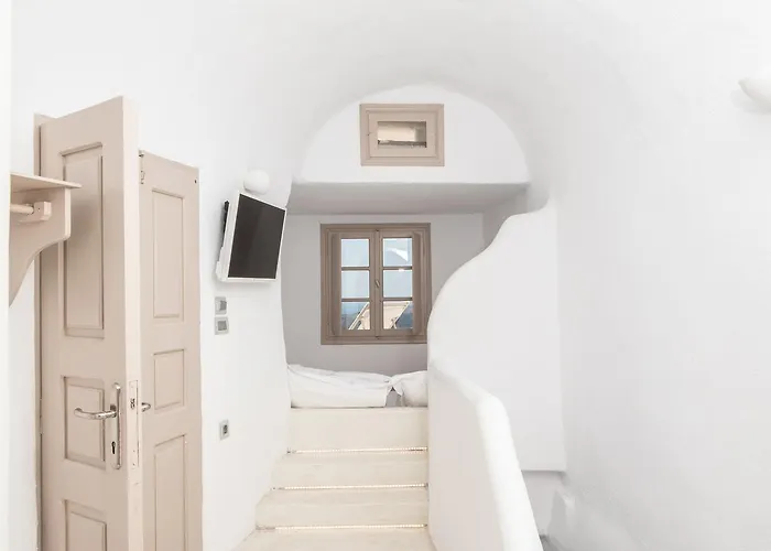 The Globe * Fira (Santorini)