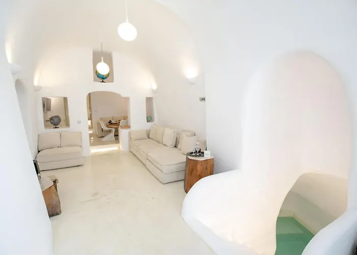 The Globe * Fira (Santorini)